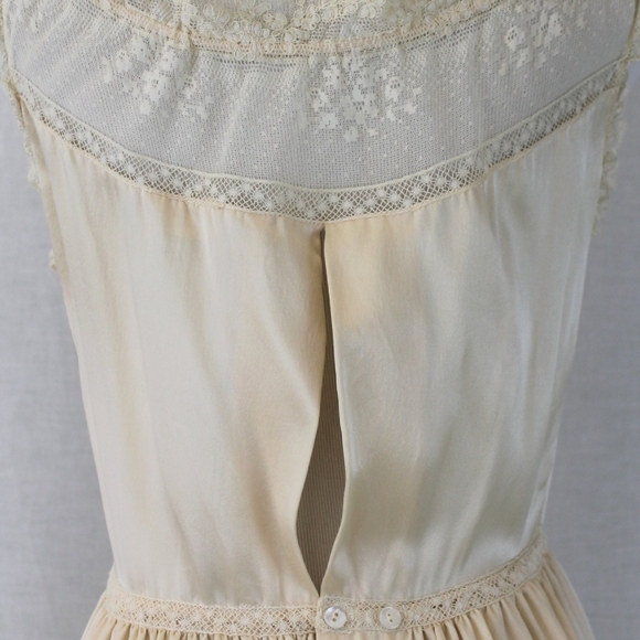Sylvia Pedlar Iris Lingerie co. 1920s Silk Charmeuse and French Lace Nightgown - Picture 12 of 14